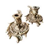 Deux bougeoirs à mains ancien en bronze doré ciselé