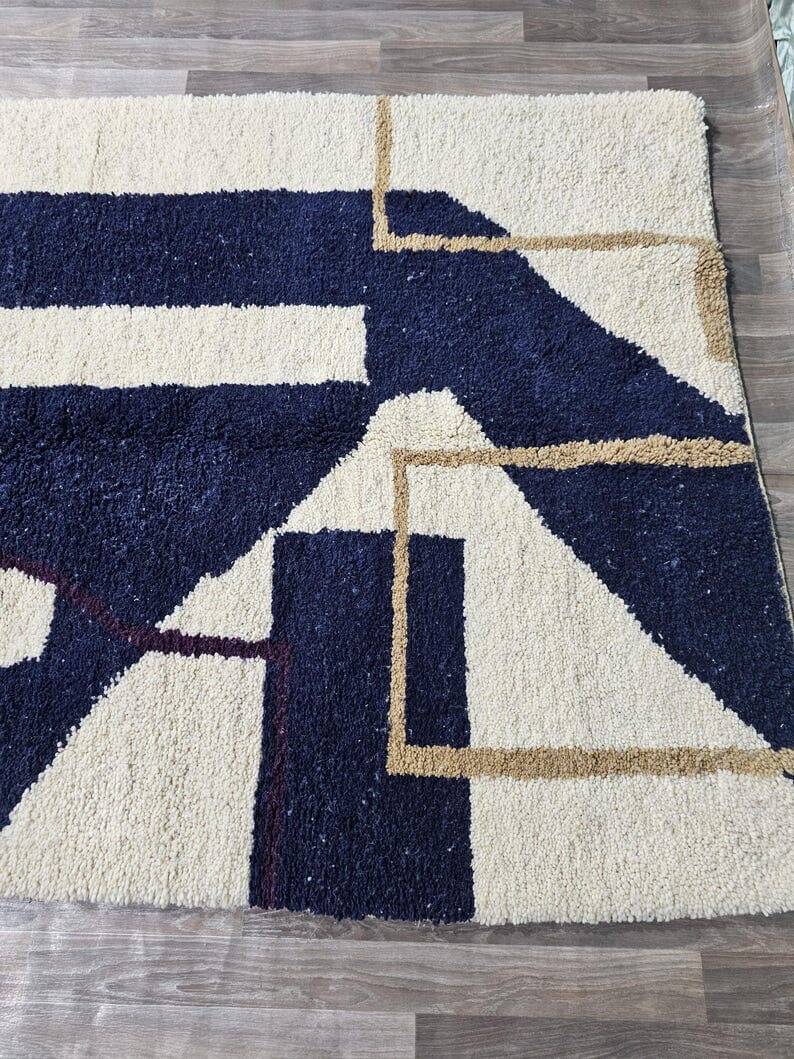 Handmade traditional Moroccan Berber rug size 150 x 250 cm