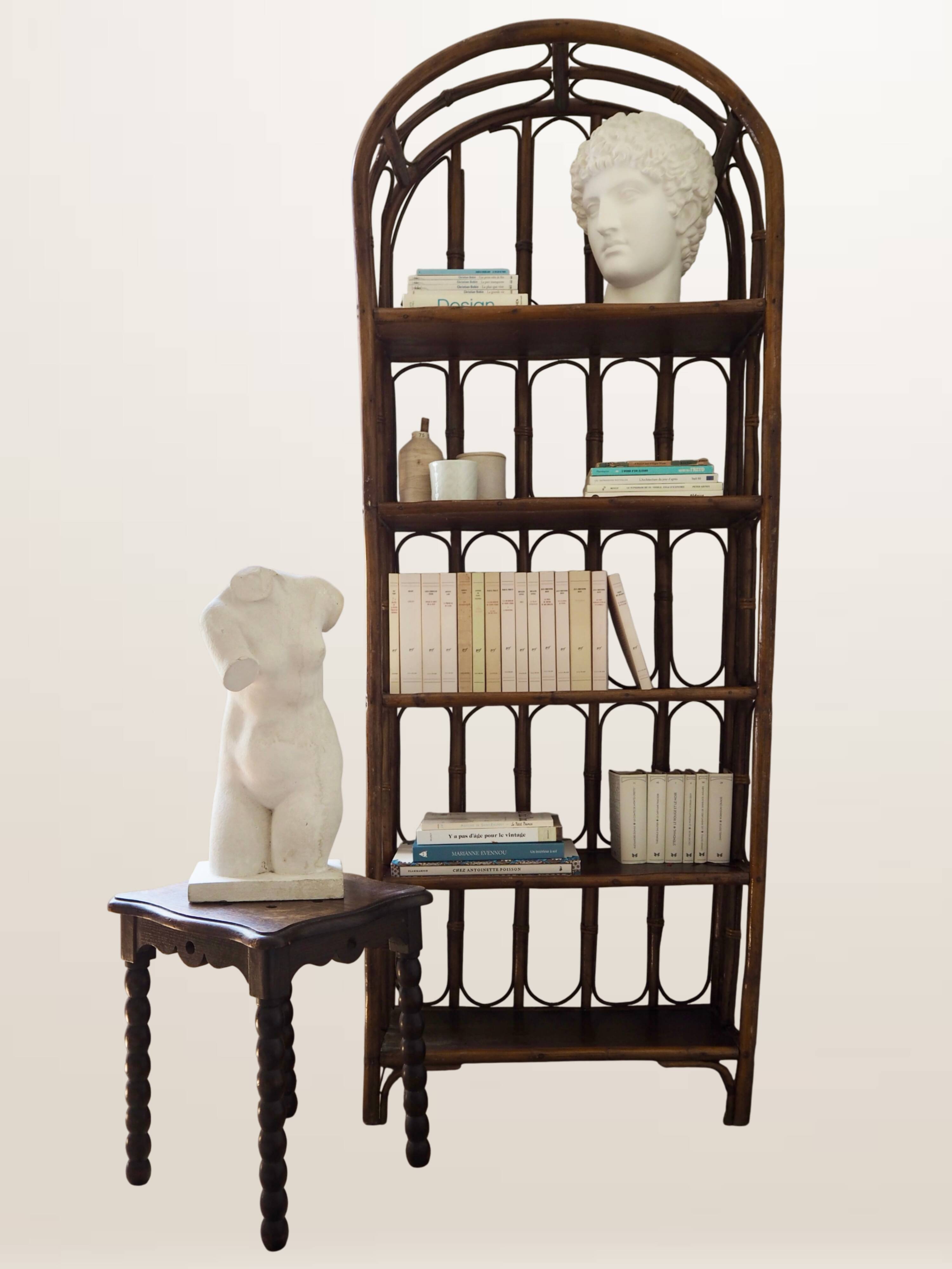 Étagère en rotin cintré — 173 cm