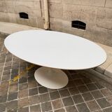 Eero Saarinen's oval tulip table for Knoll