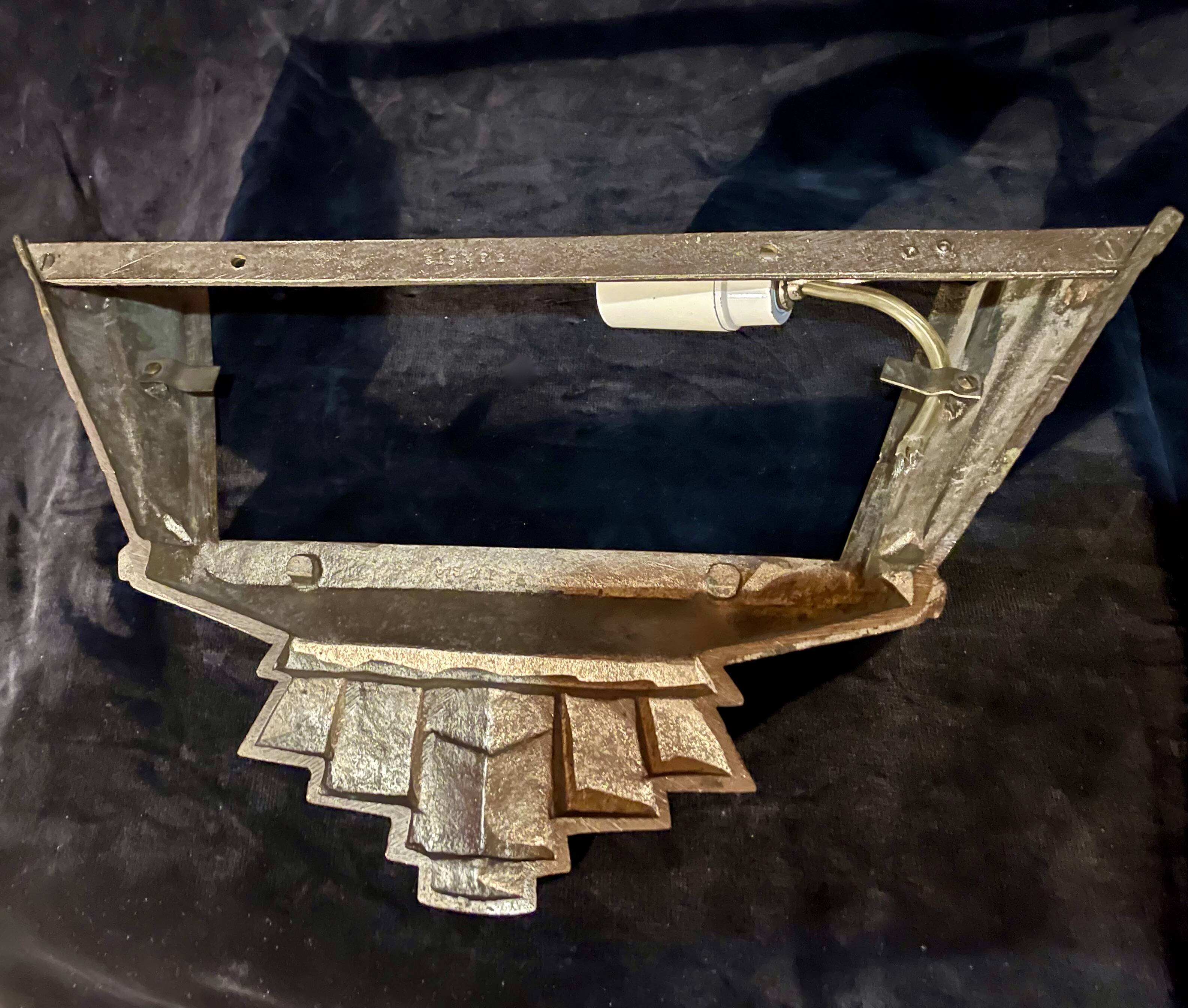 Art Deco wall light, signed "P. Maynadier", 1930s.