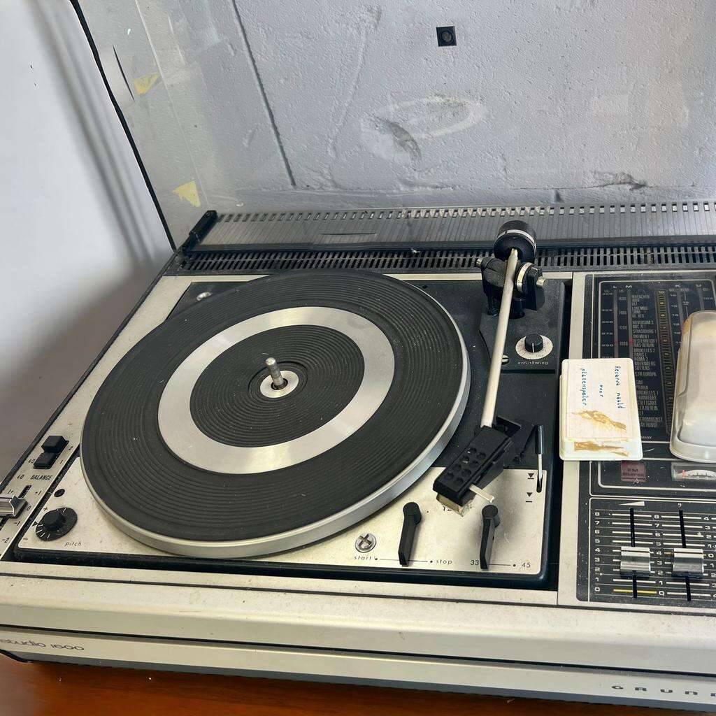 Vintage record player & radio with grundig speakers
