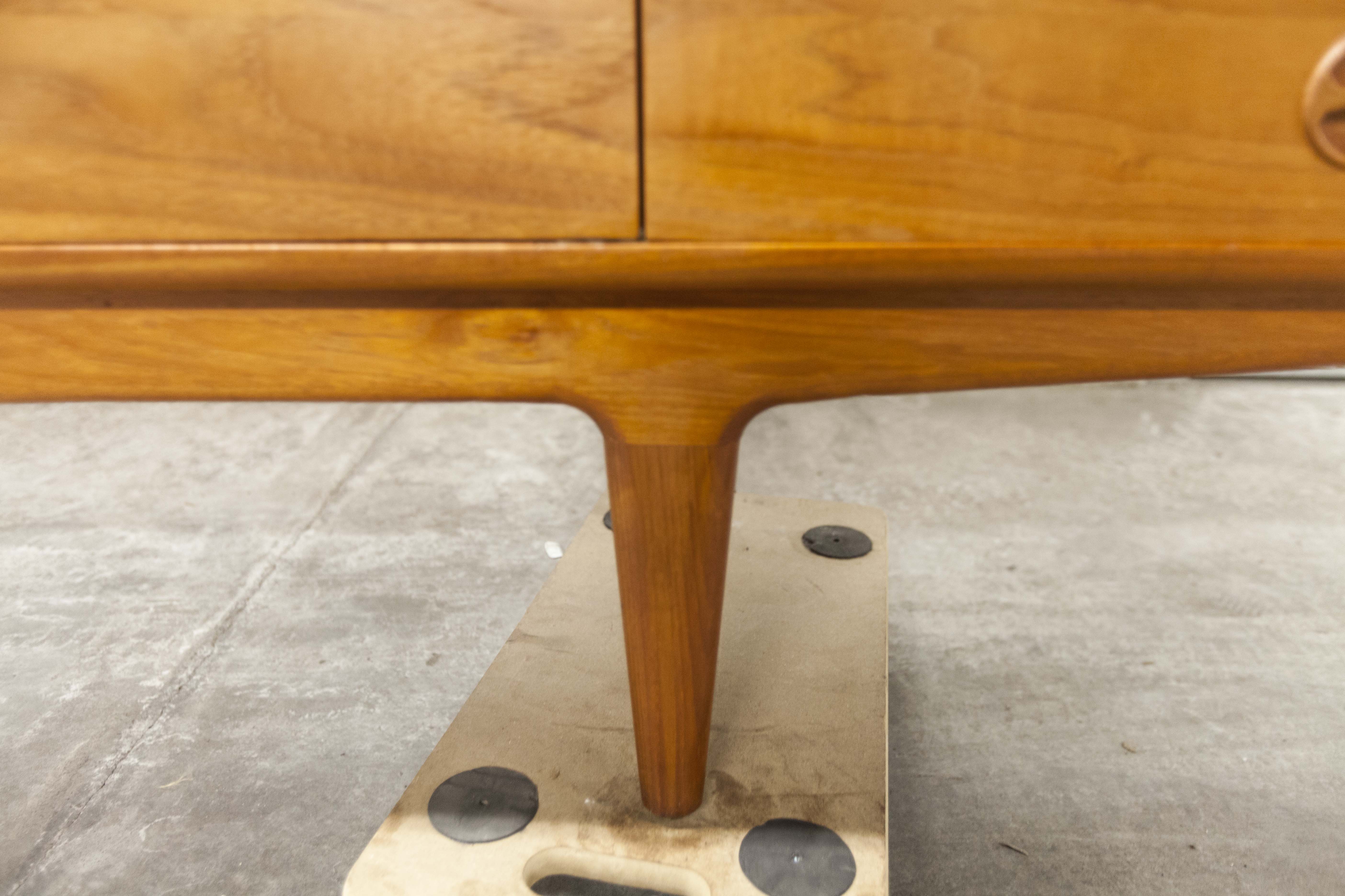 Scandinavian high enfilade 1960 solid teak