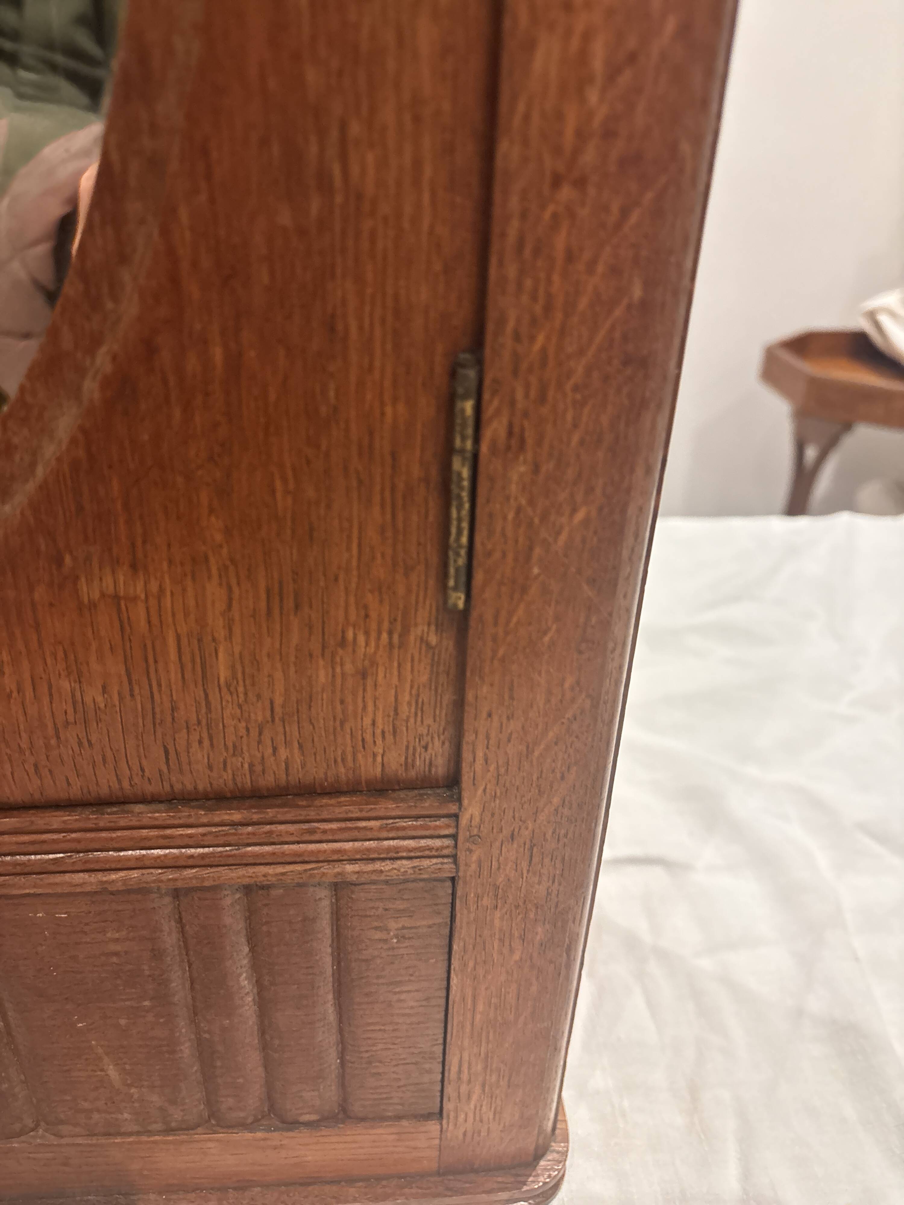 Wall cabinet with oval wall and drawer