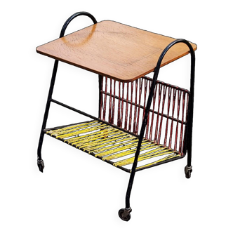 Vintage side table in golden blond oak, black metal base and red and yellow scoubidous