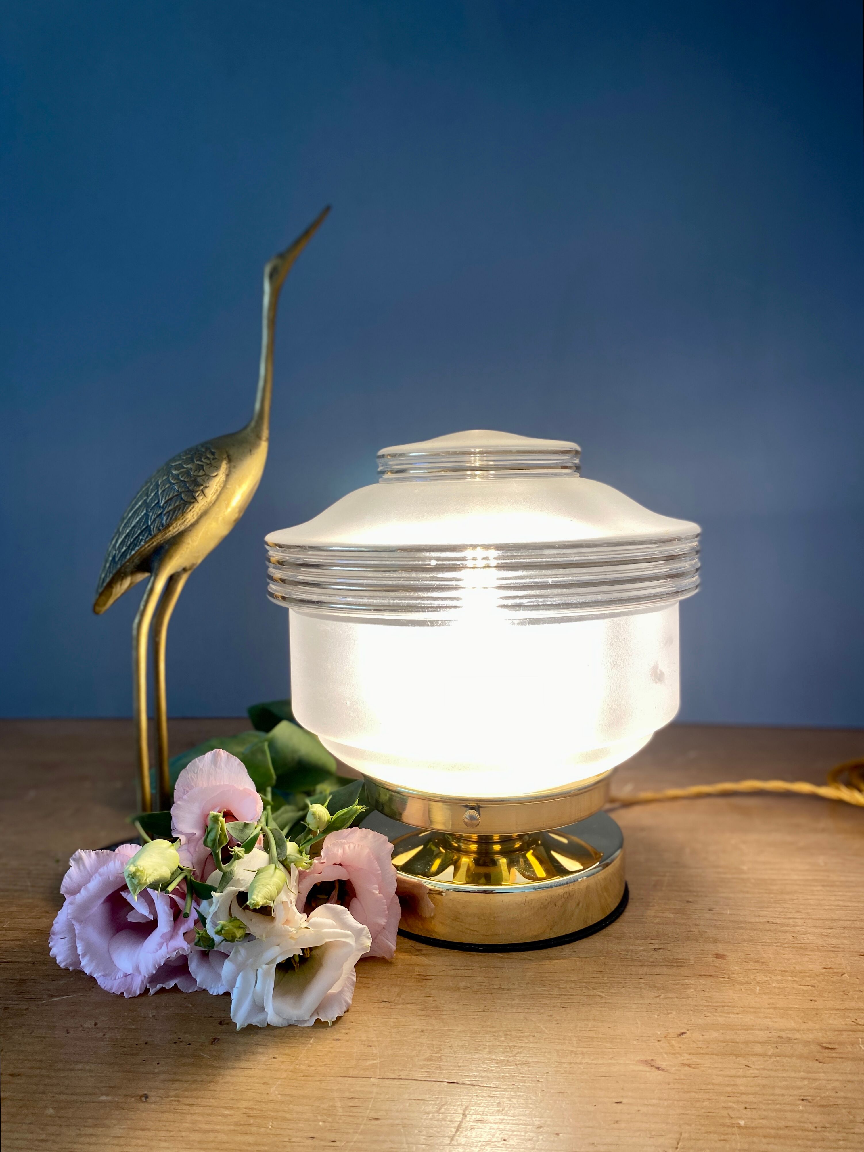 Table lamp vintage art deco globe in white frosted glass with golden edging