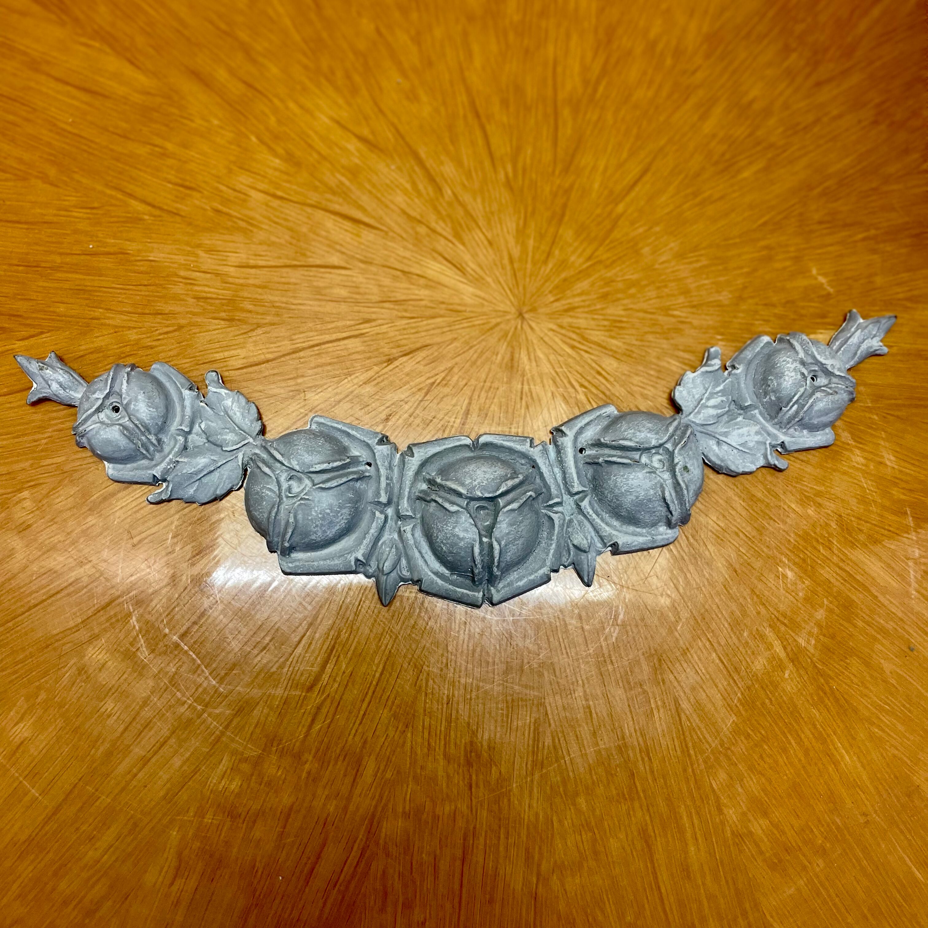 Fronton en bronze