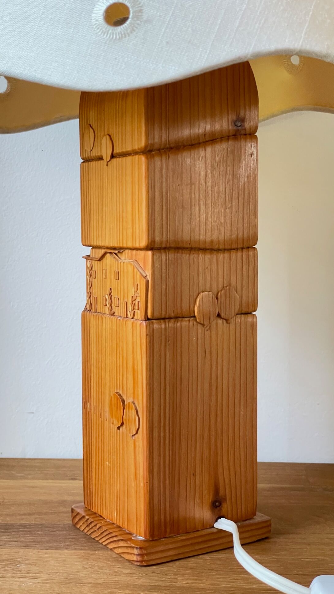 Pine lamp carved 80s