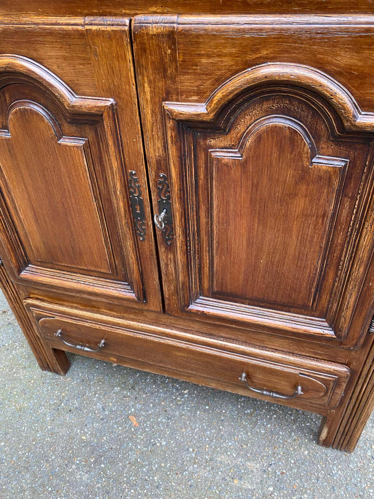 Buffet Louis XIV en bois massif haut du 19ème