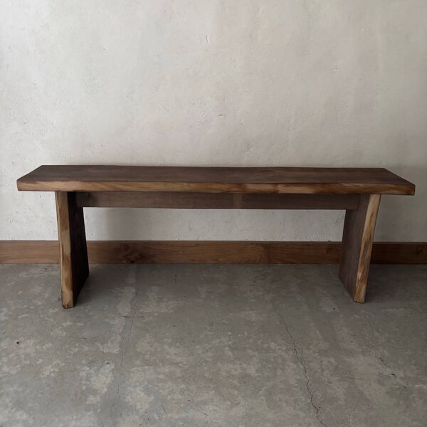 Petit banc en bois brut