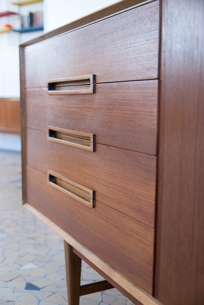 Great uncluttered Scandinavian thread