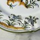 Assiette en faïence de Moustiers décor oiseau et fleurs 25cm