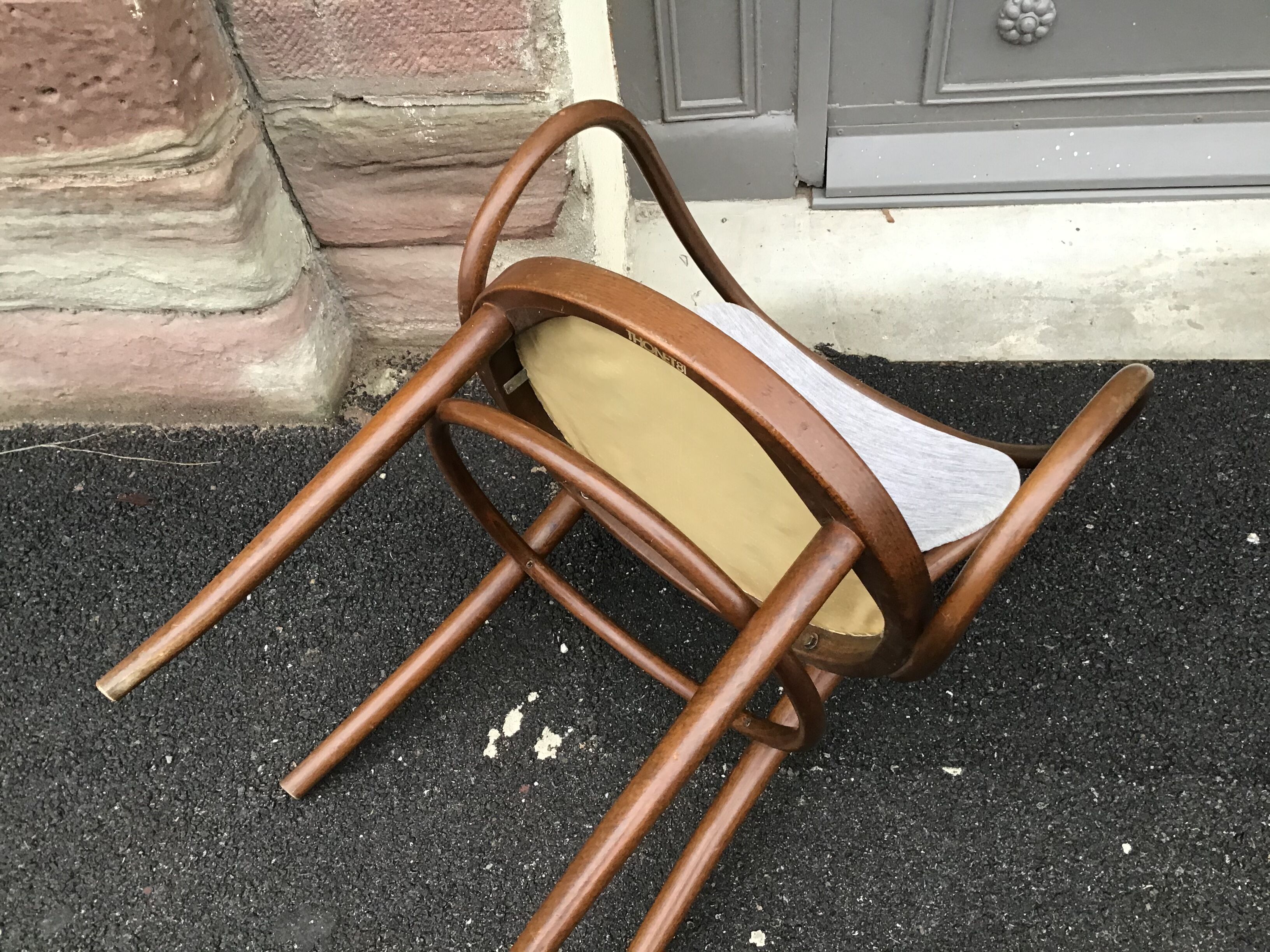 Tuna chair B9 Le Corbusier curved wood