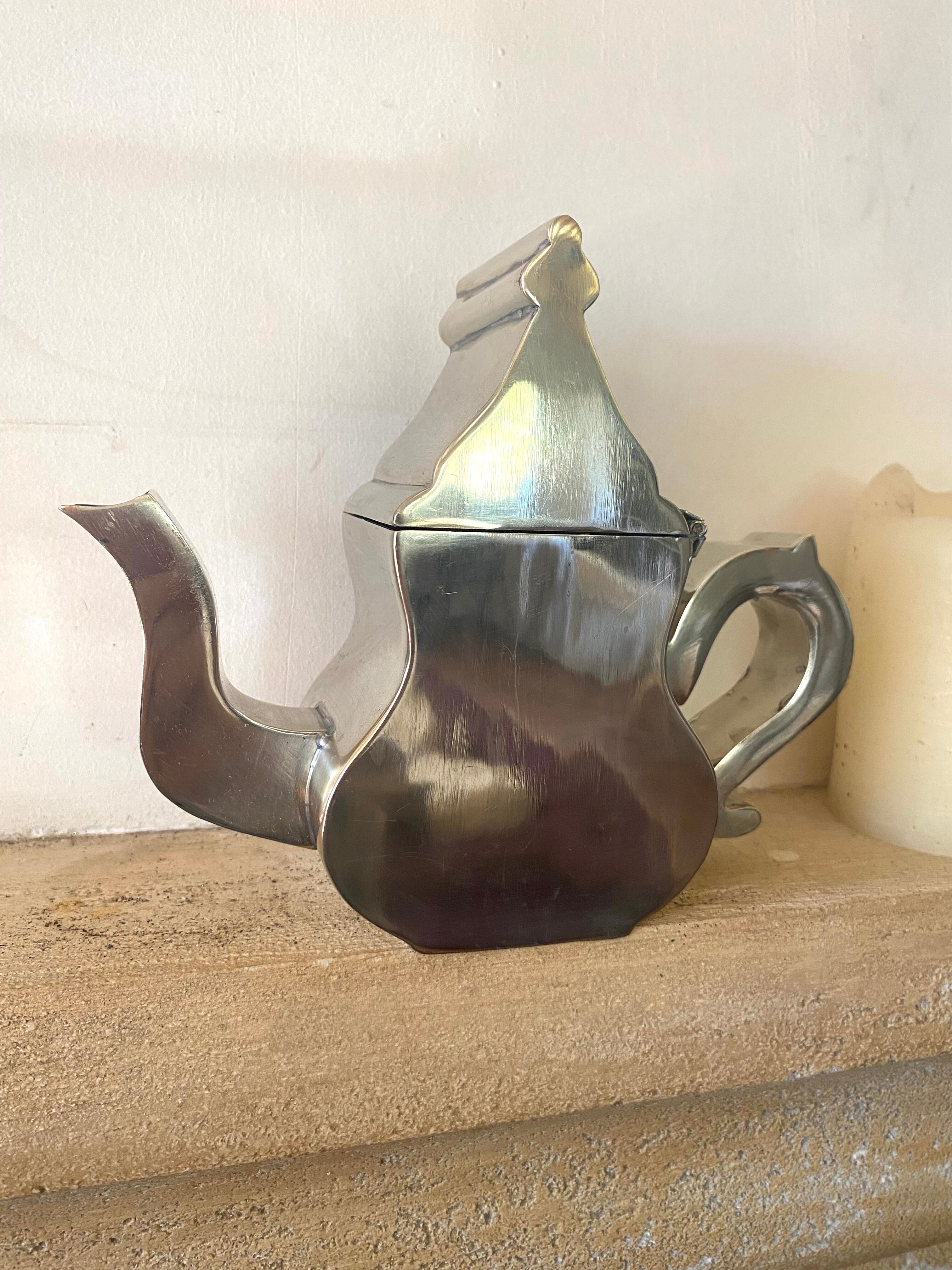 Bildi teapot d in Younès Duret, design