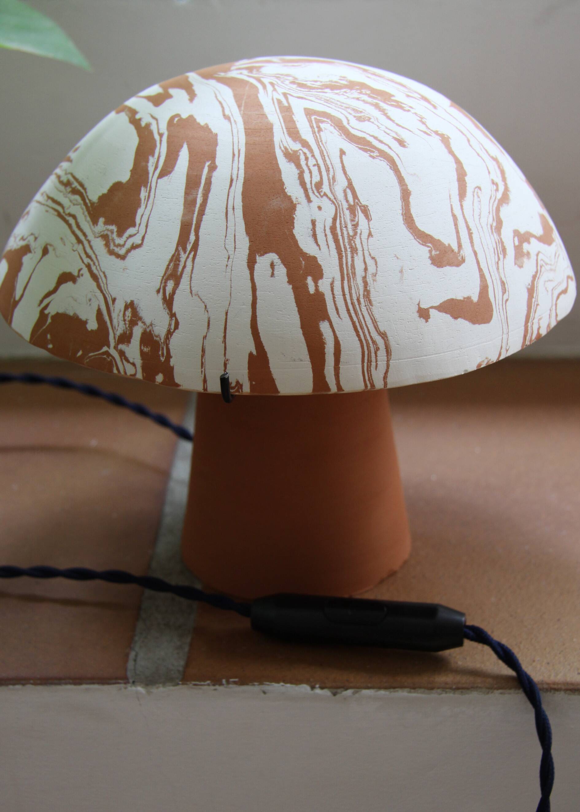 Lamp made of mixed clays