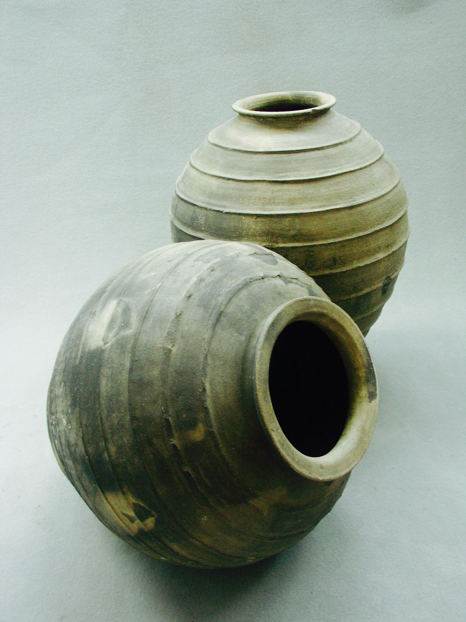 Lots of two large African "vases", artidirty manufacture of Ghana