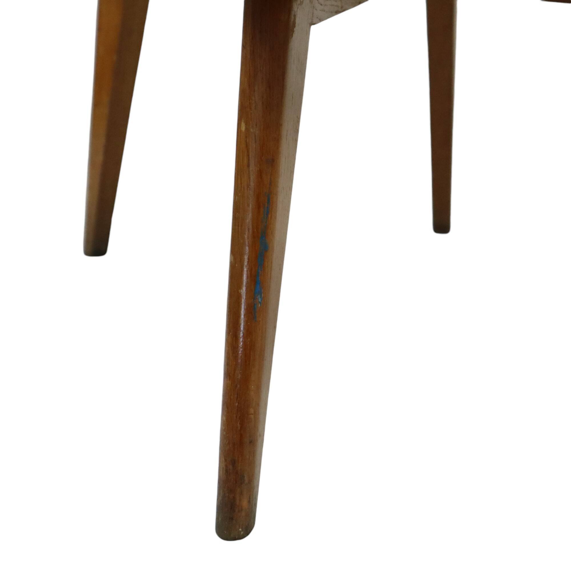 commode vintage à motif damier au design scandinave