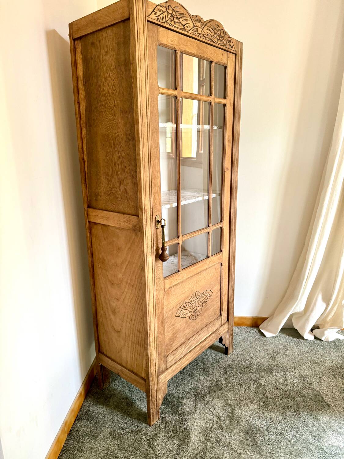Armoire parisienne vitrée