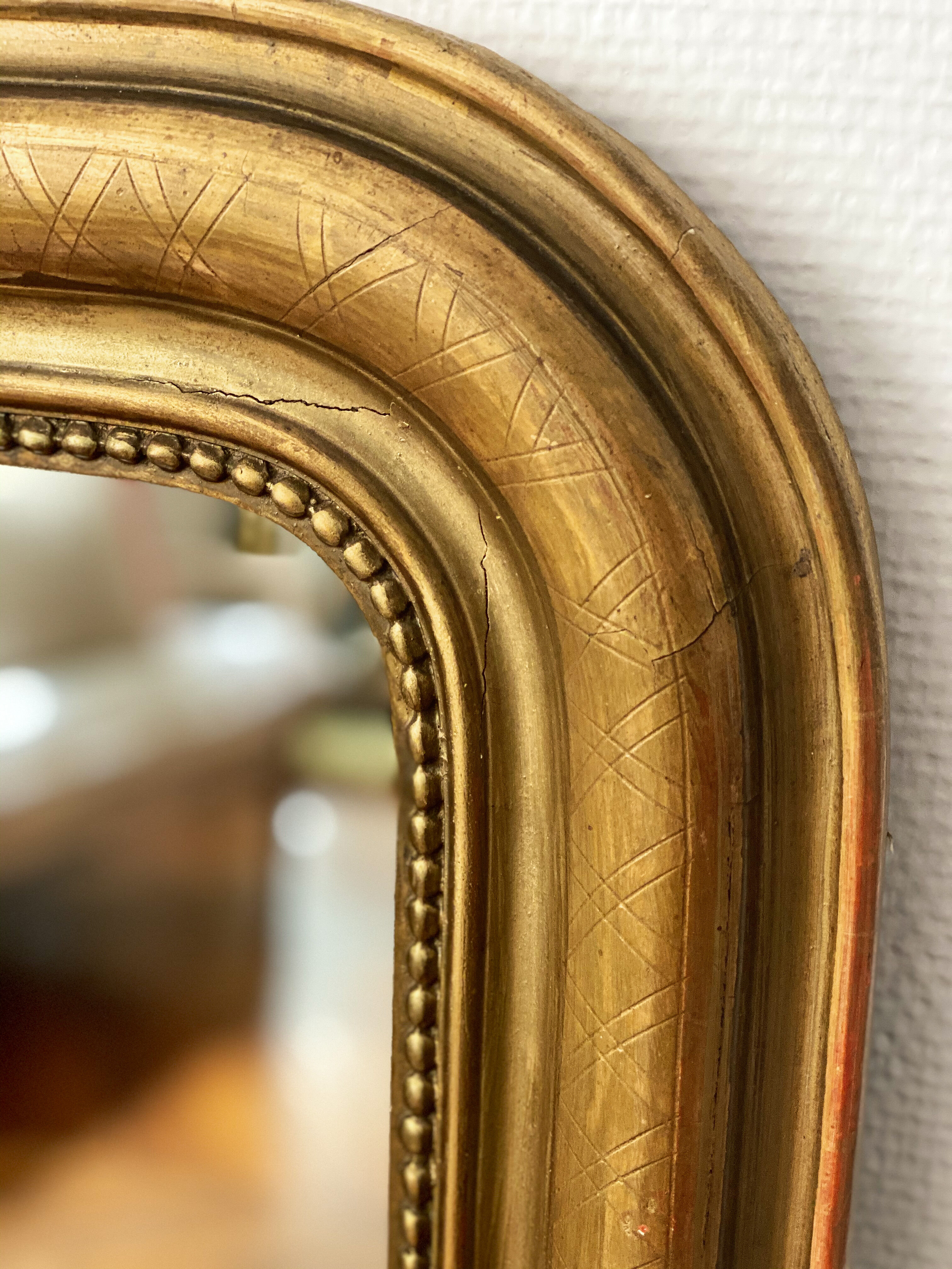 Miroir Louis Philippe perlé doré sculpté 74x98cm