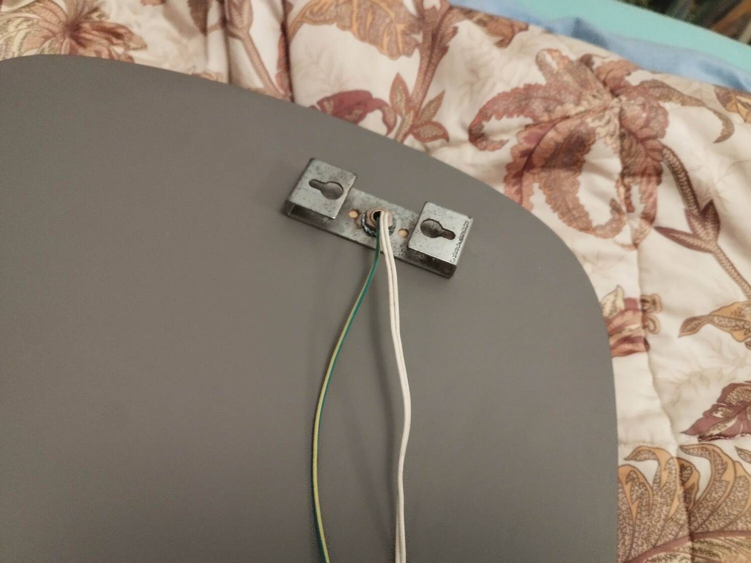 Miroir avec deux appliques en verre fumé attribué à Lupi