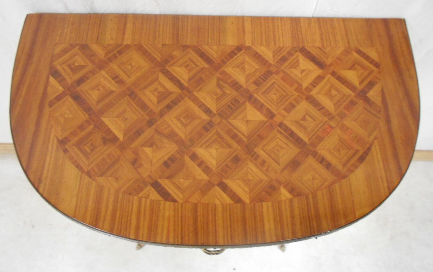 Half-moon dresser marqueted