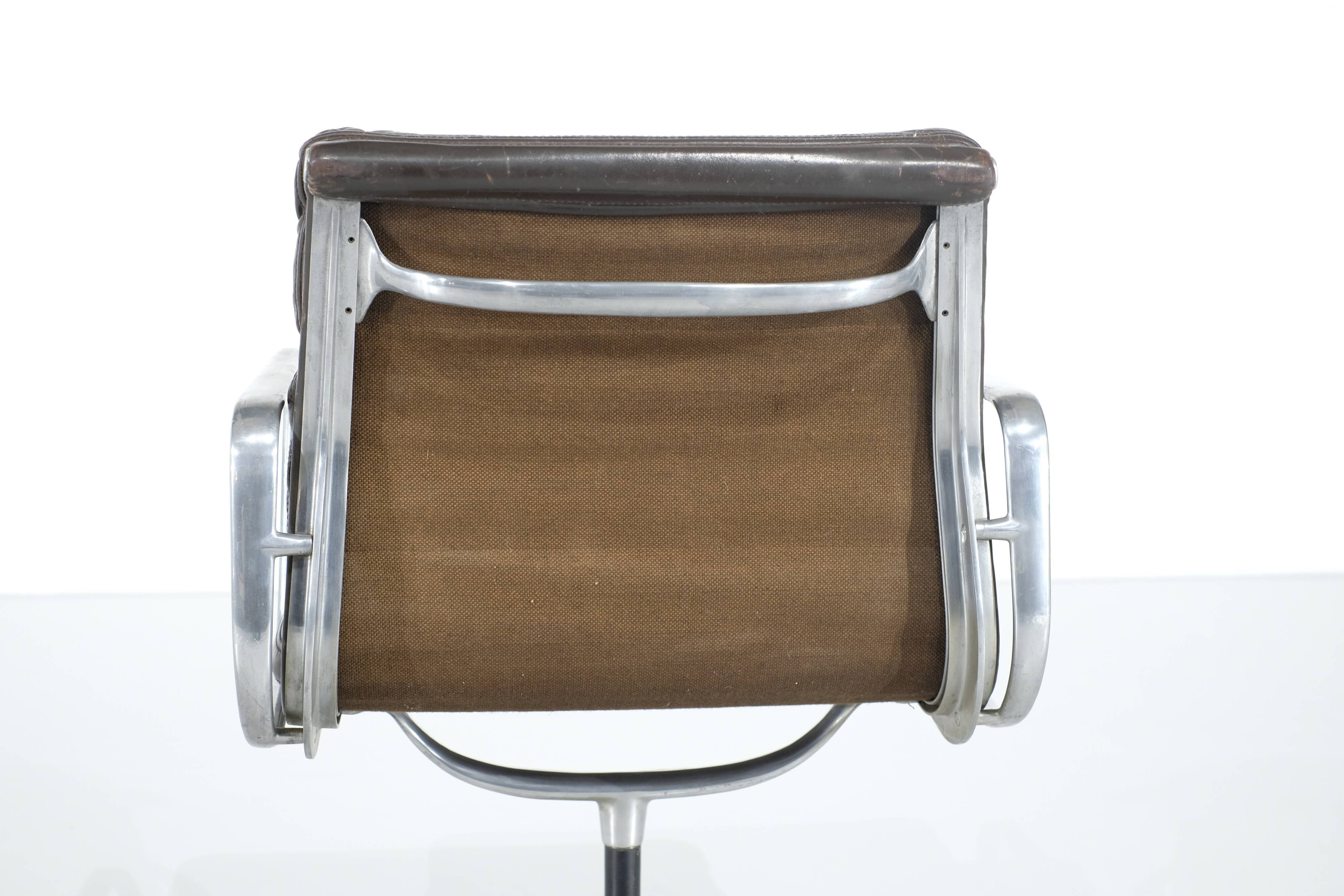 Softpad EA208 by Charles & Ray Eames for Le Mobilier International - 1960