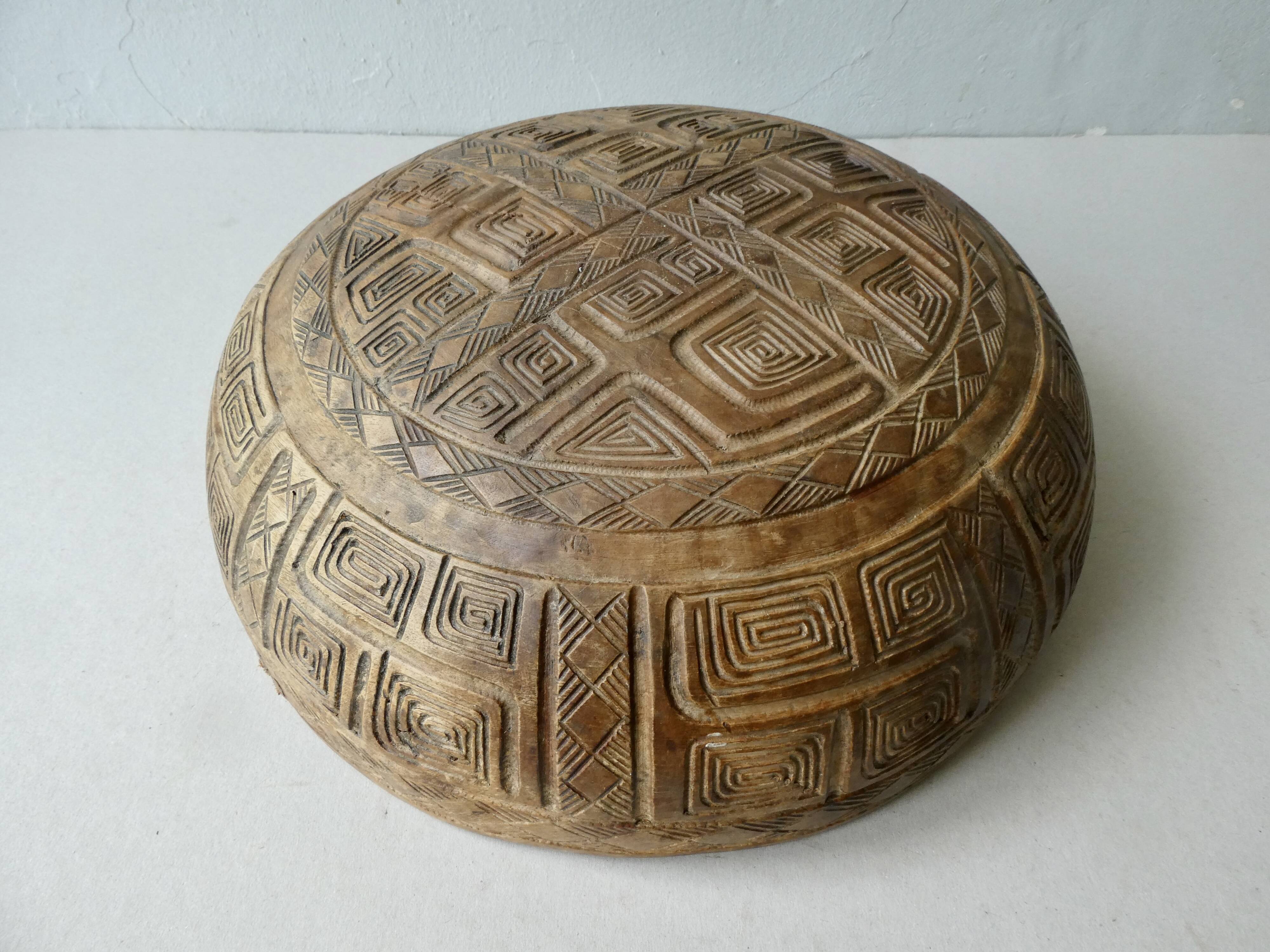 Large carved wooden basket from the Marquesas Islands, folk art