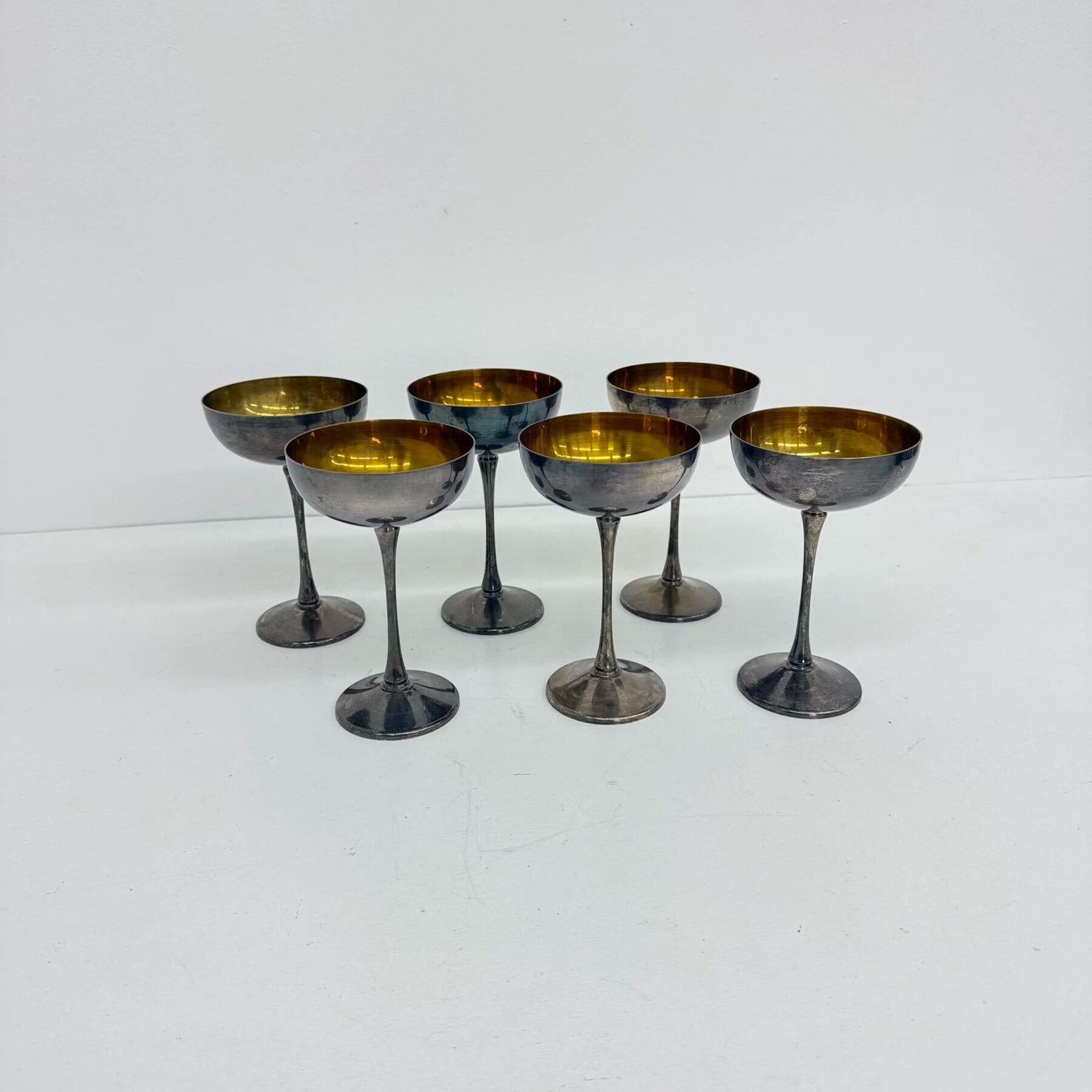 Ensemble de 6 coupes à champagne en laiton argenté, années 1970, Italie.