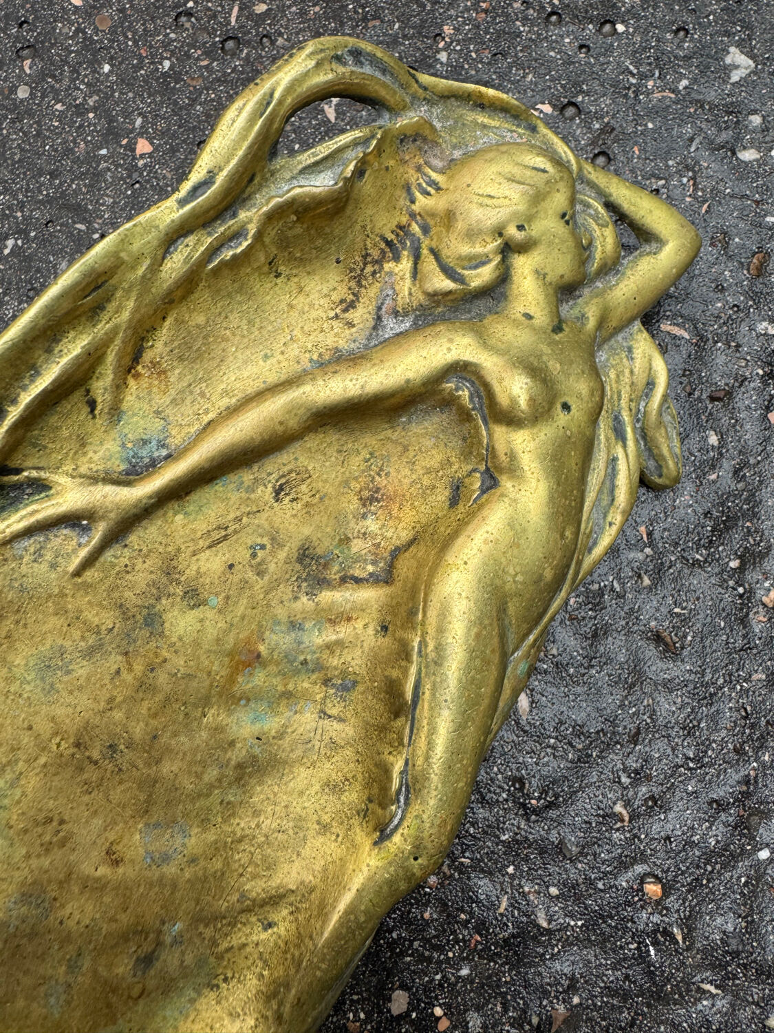 Art Nouveau bronze catchall