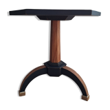 Pedestal table