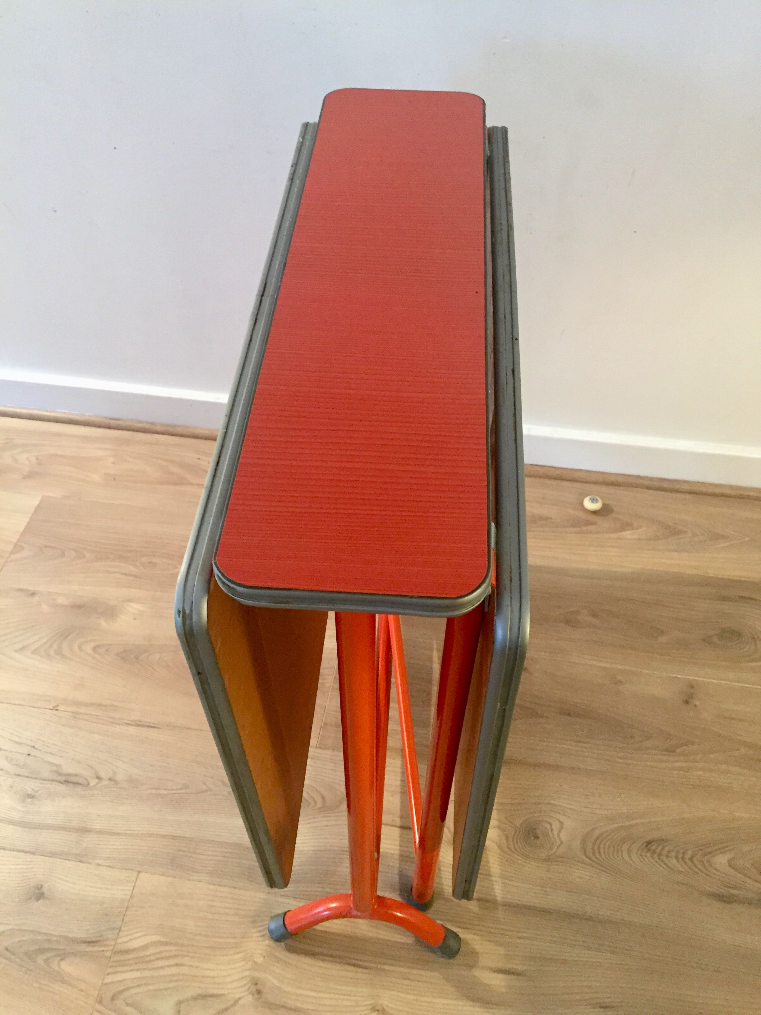 Table pliante pliable formica orange vintage