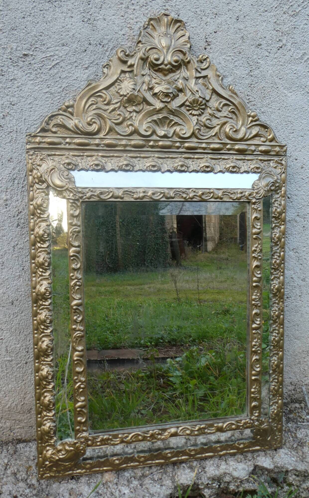 Old mirror with closed screens in golden repelled brass 72 x 42 cm