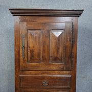 Standing man in Louis XIII style, made of solid oak, from the 20th century.