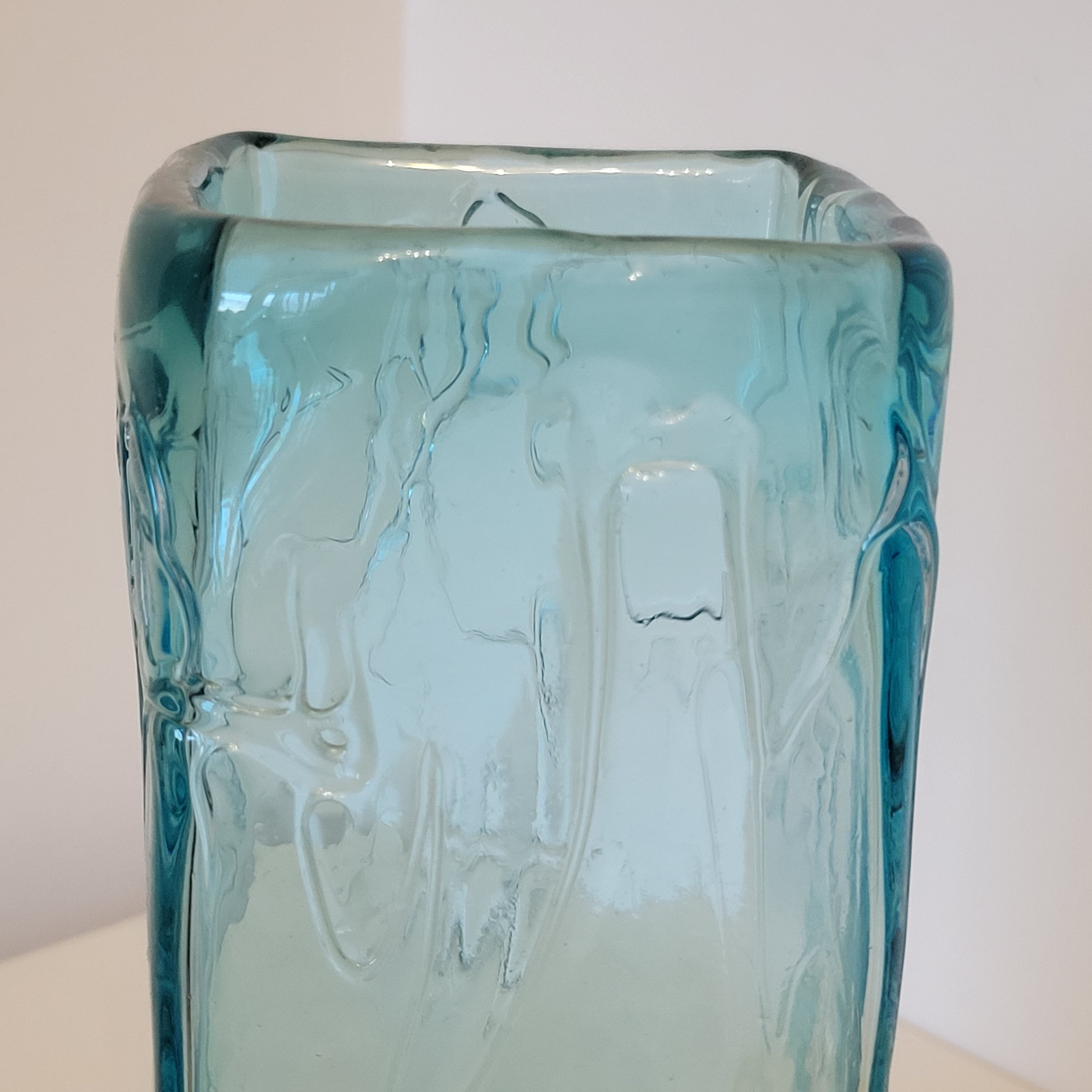 Régis Anchuelo blue glass vase contemporary art