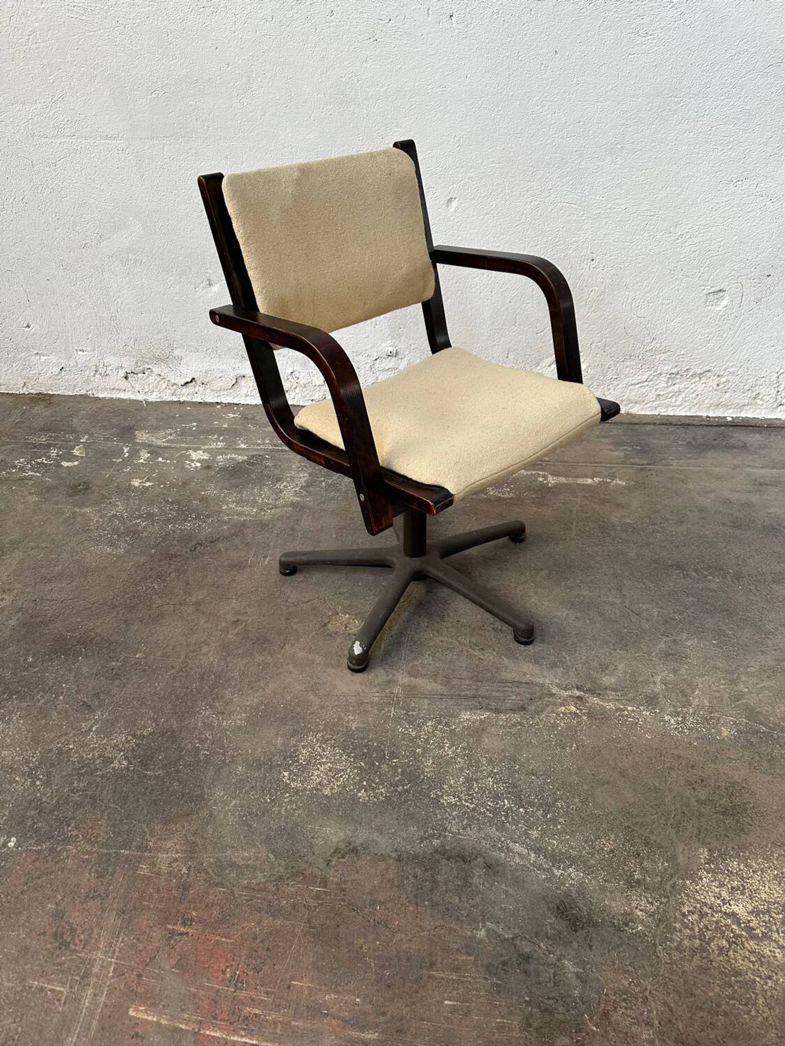 Chaise de bureau pivotante par Trio Raita
