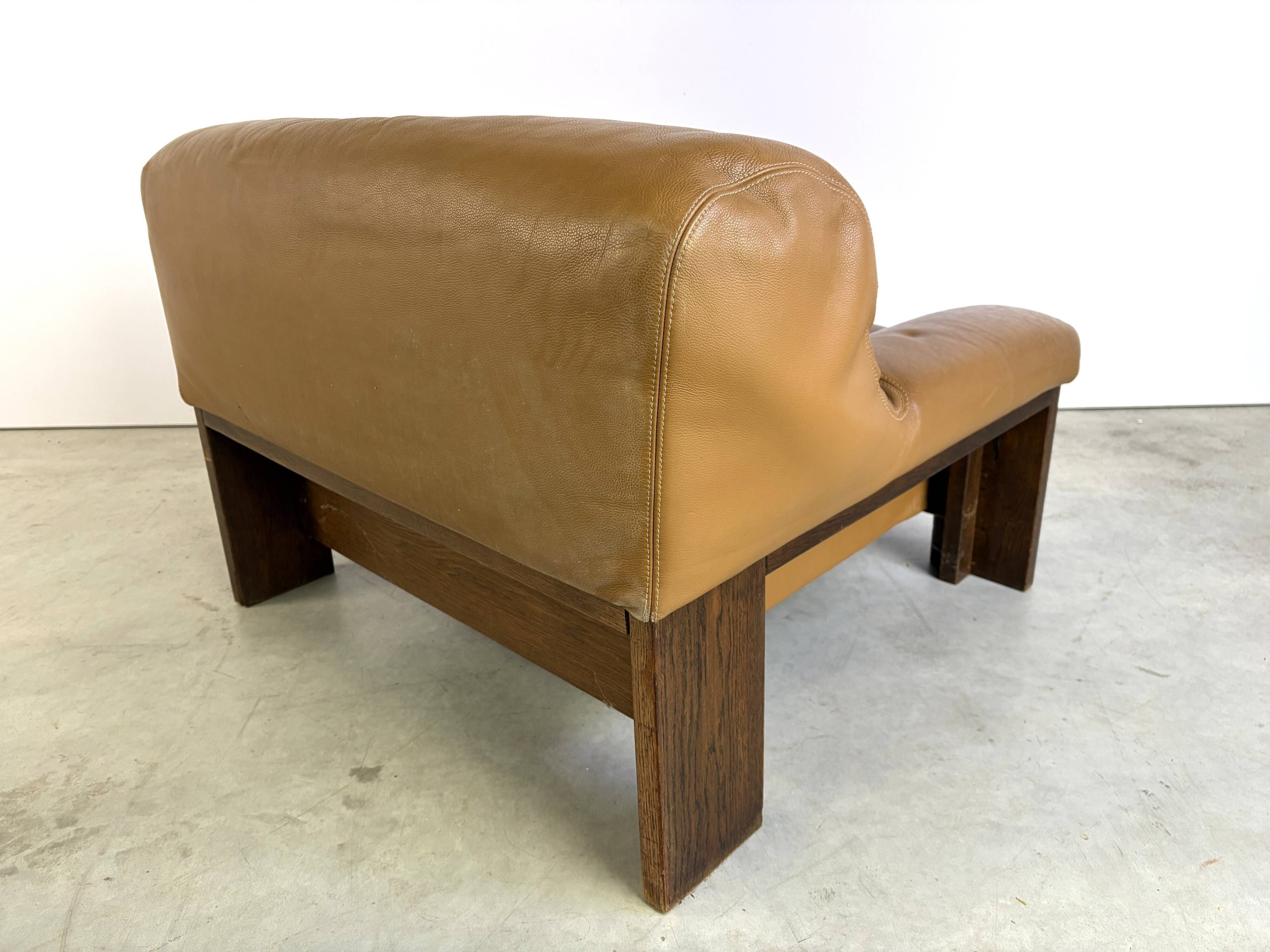 Fauteuil en cuir brutaliste, années 1960