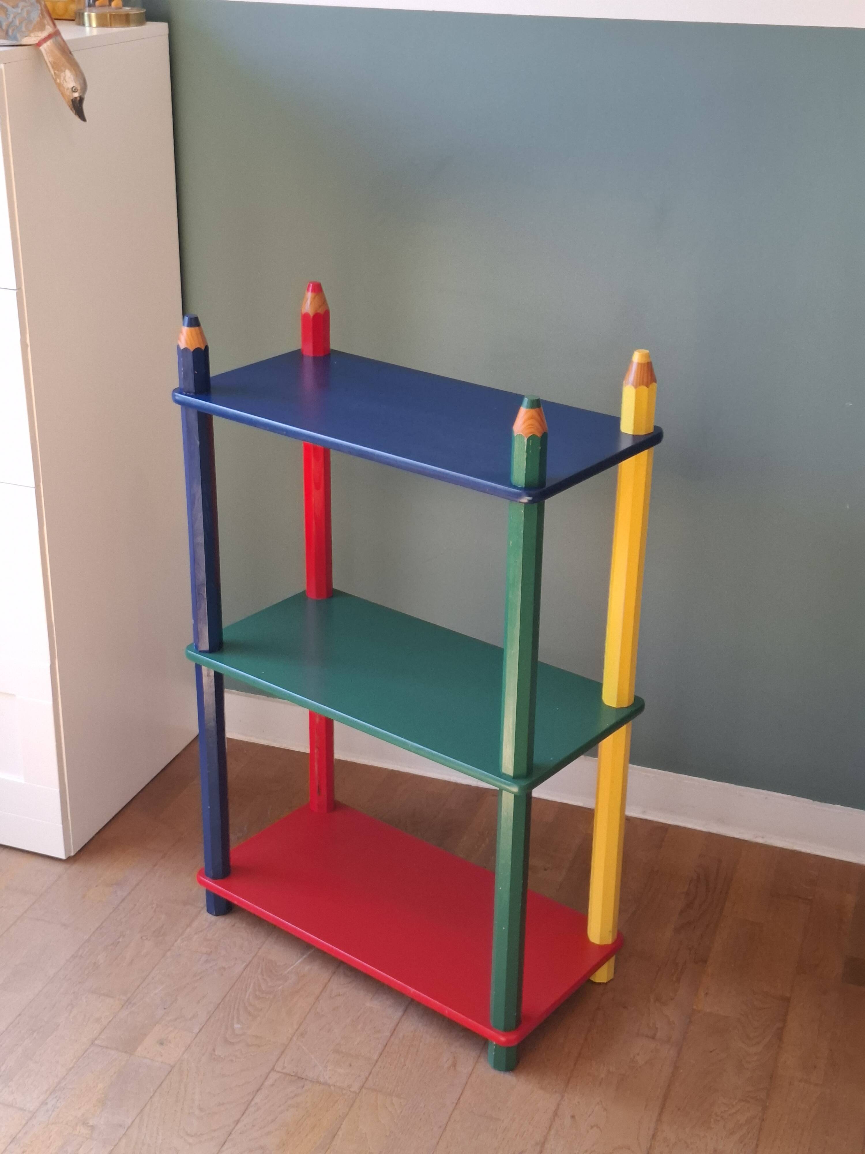Etagère crayon style memphis