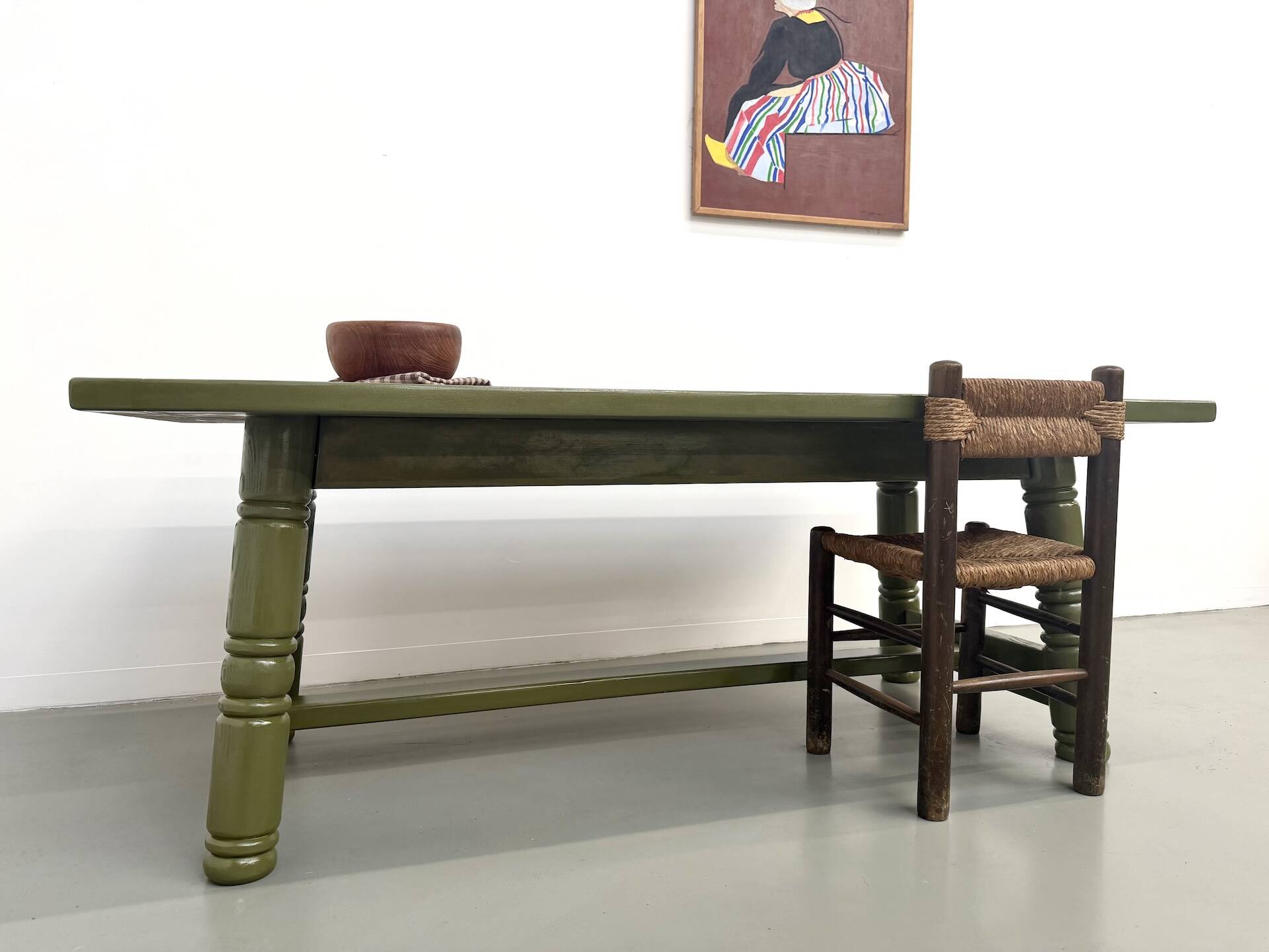 Glossy olive green lacquered dining table — DLG Georges Robert, Circa 1970