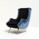 Fauteuil à dossier haut des années 1950, retapissé en velours bleu et mauve