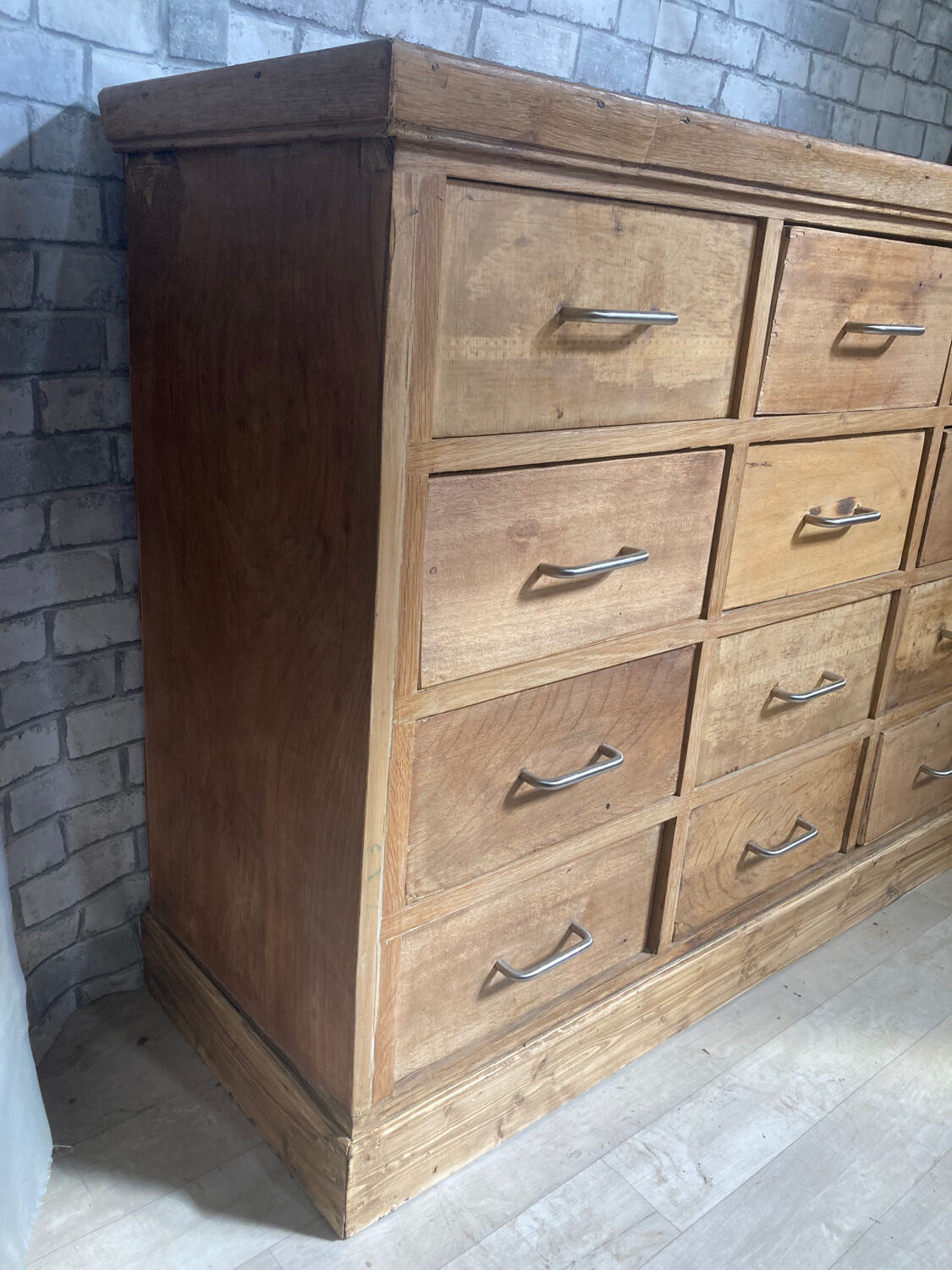 Hardware trade furniture