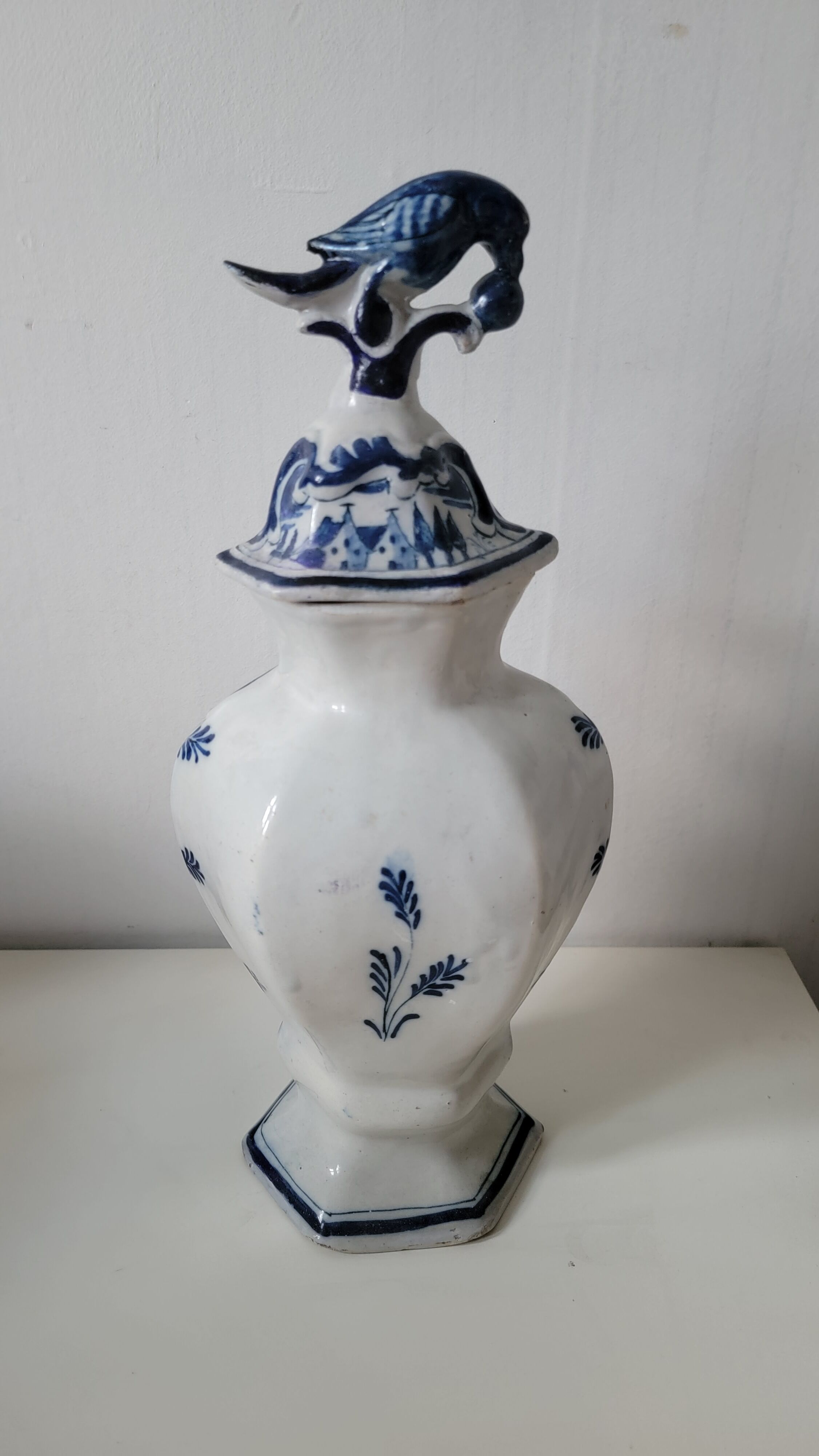 Potiche vase with Chinese lid