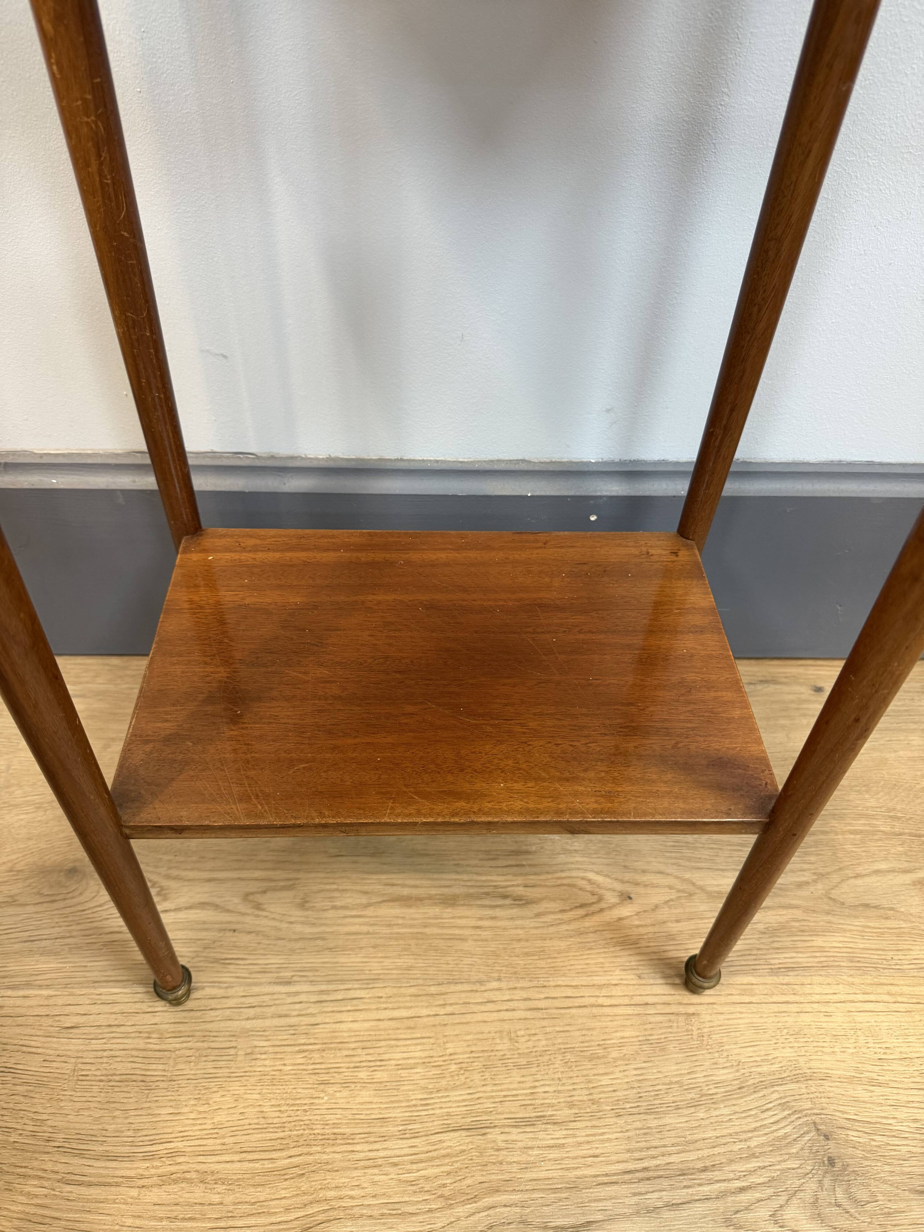 Paire de chevets style Louis XVI en acajou