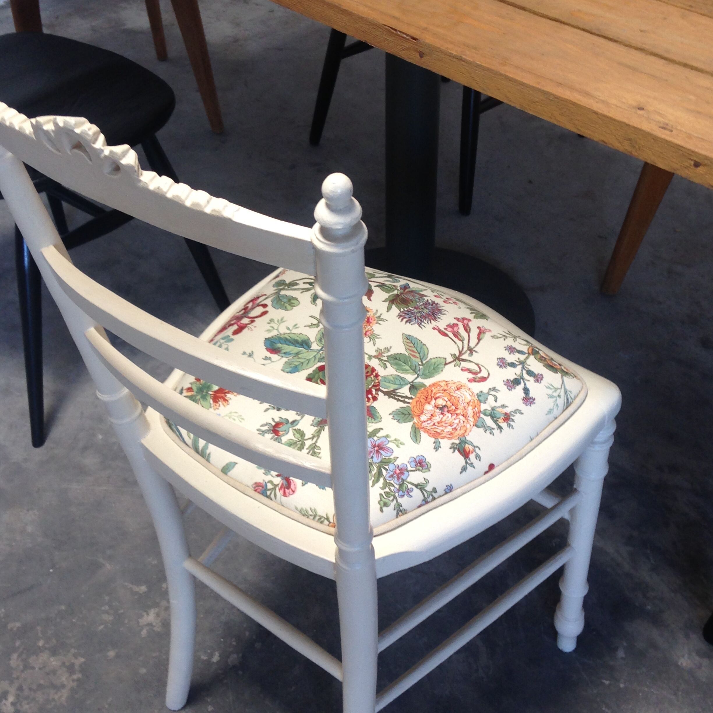 Napoleon iii chair white with flowers