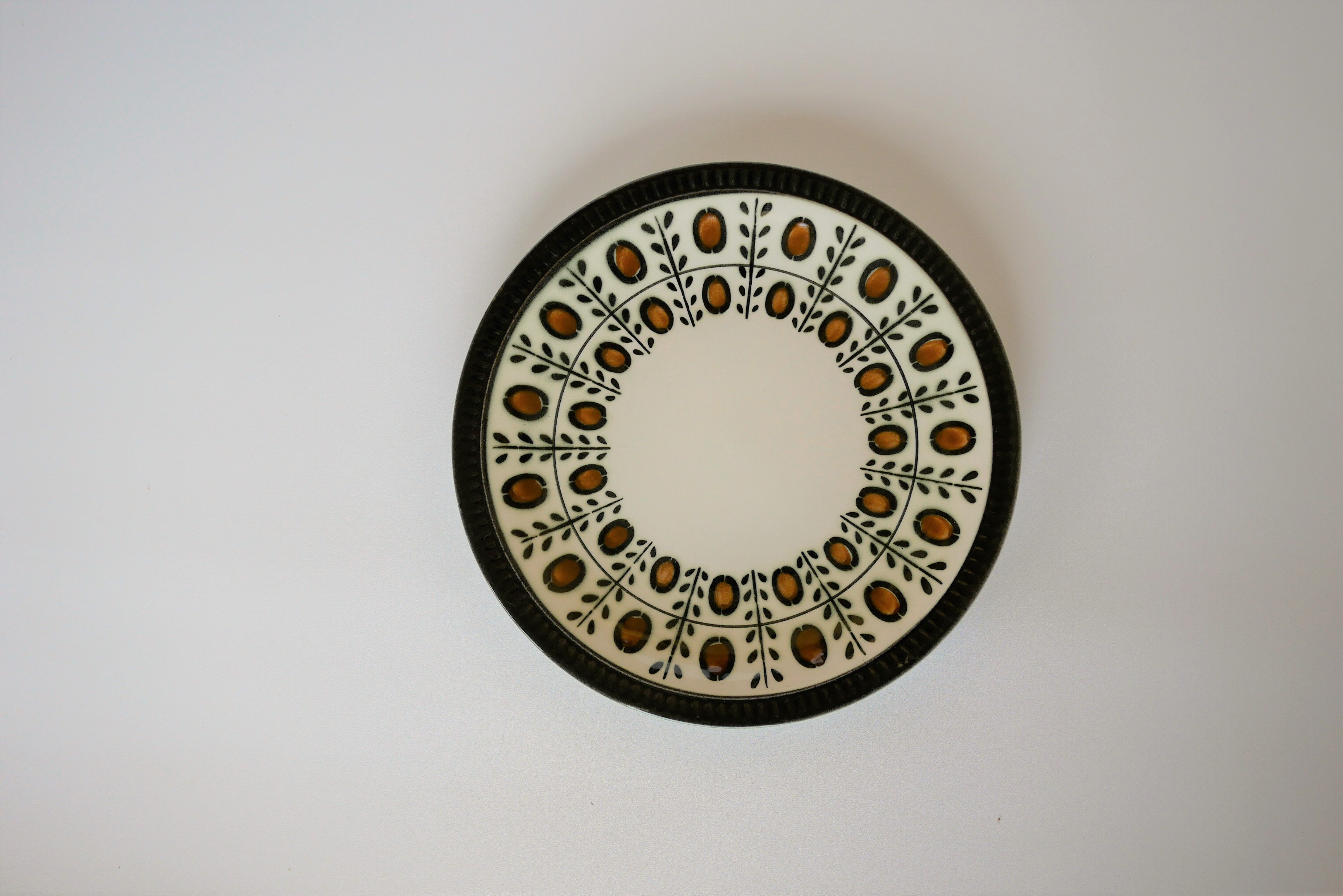 Series of 8 vintage plates edited by Boch La Louvière