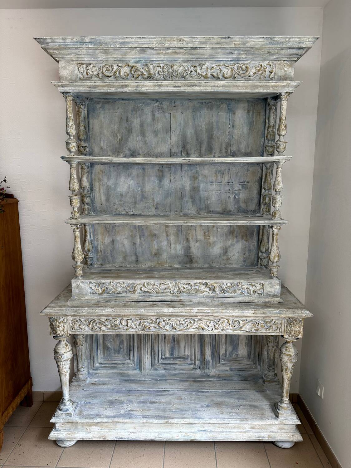 Walnut dresser, 19th century.