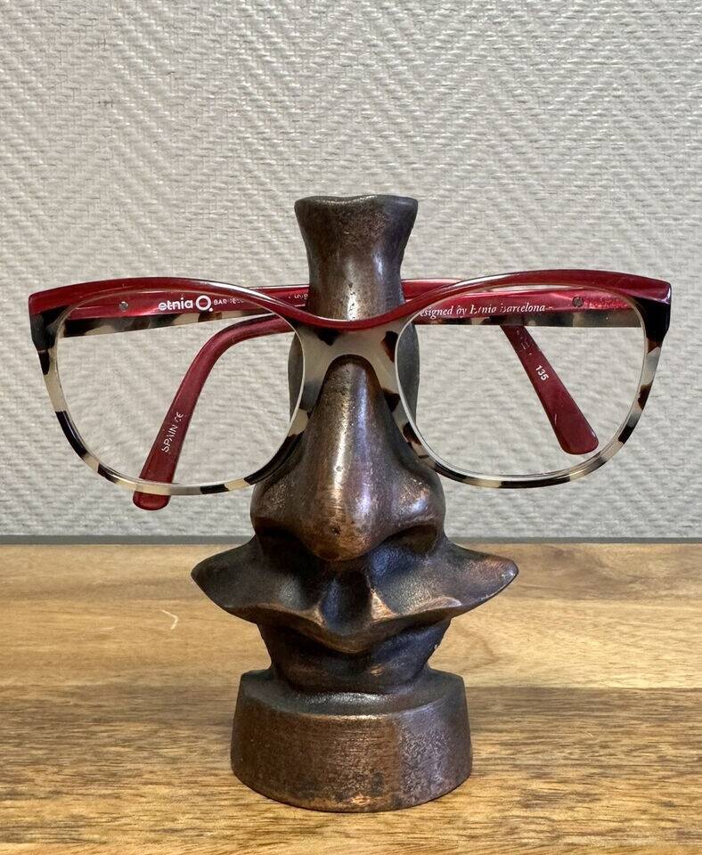 After Salvador Dali: bronze statue "the nose"