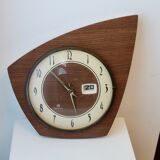 Vintage wall clock in electric smi formica with date