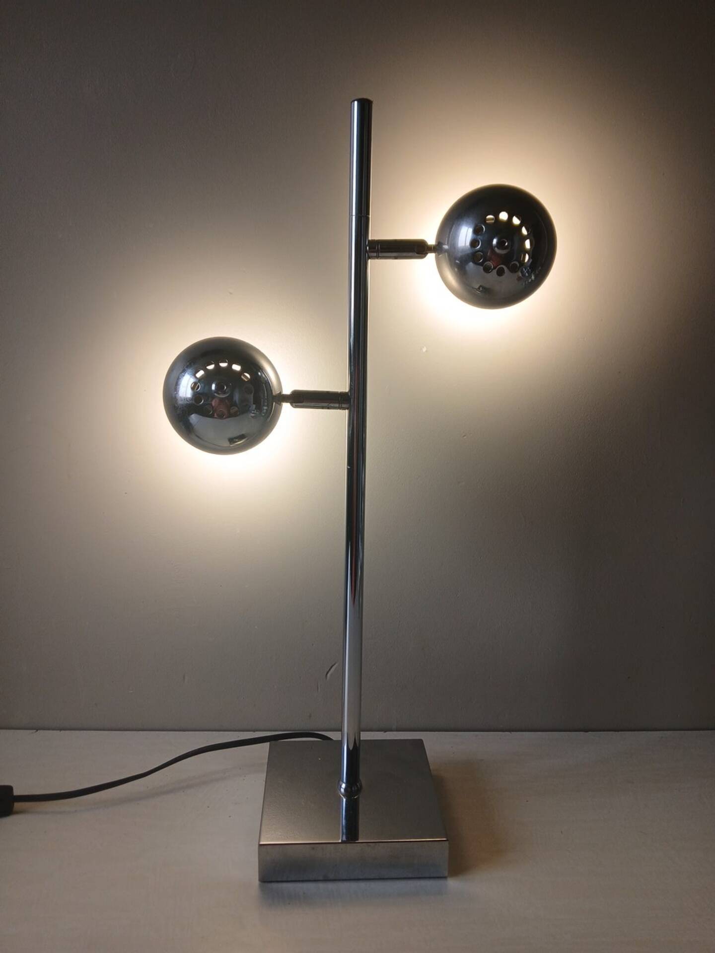 Lampe Space Age vintage Seylumière modèle Hary à 2 spots orientables chromés