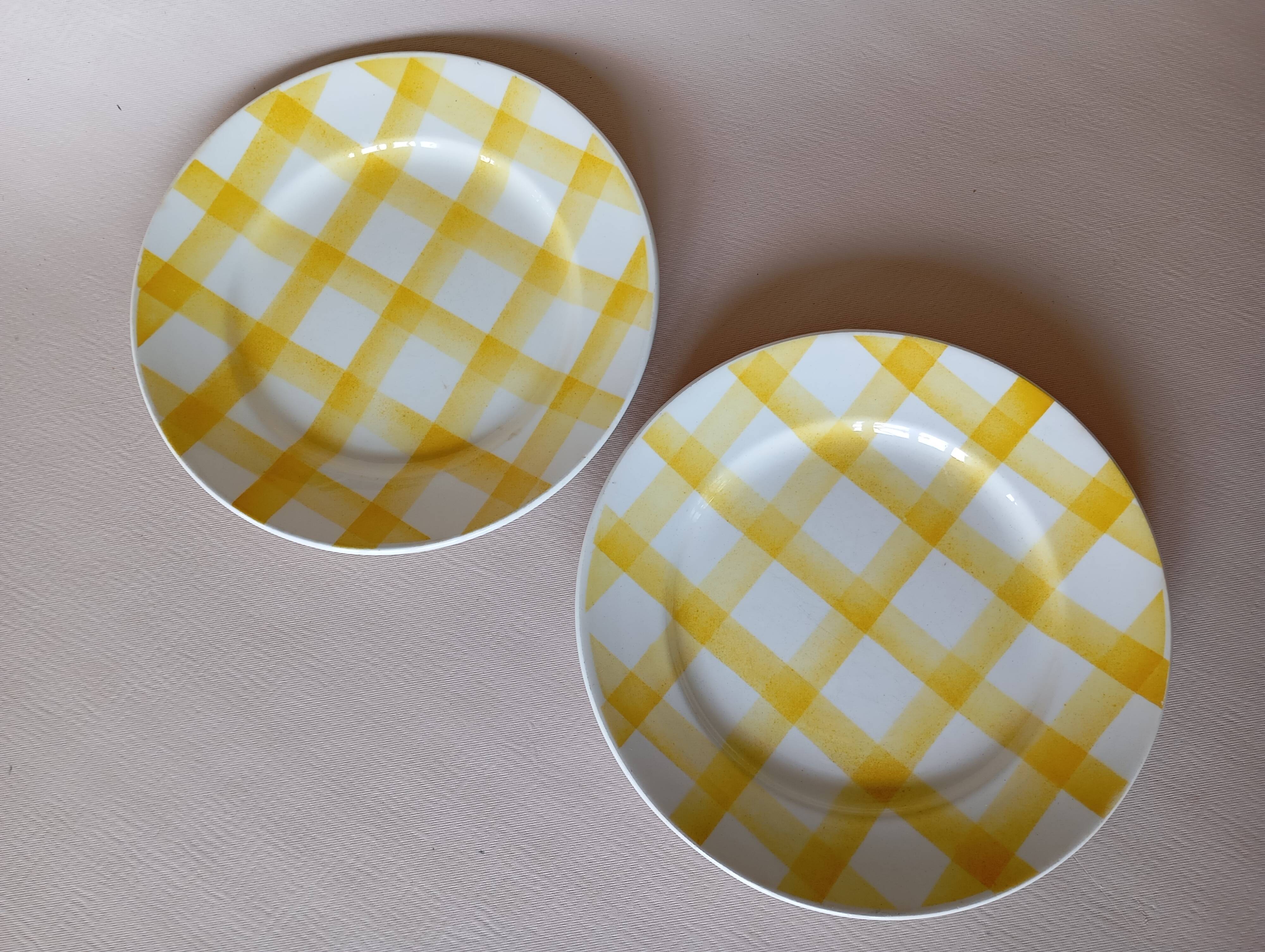 2 Moulin des Loups yellow “Tablecloth” plates