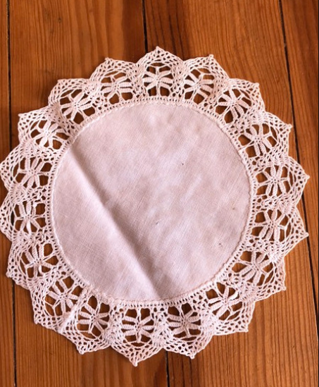 Cotton lace placemat 17 cm